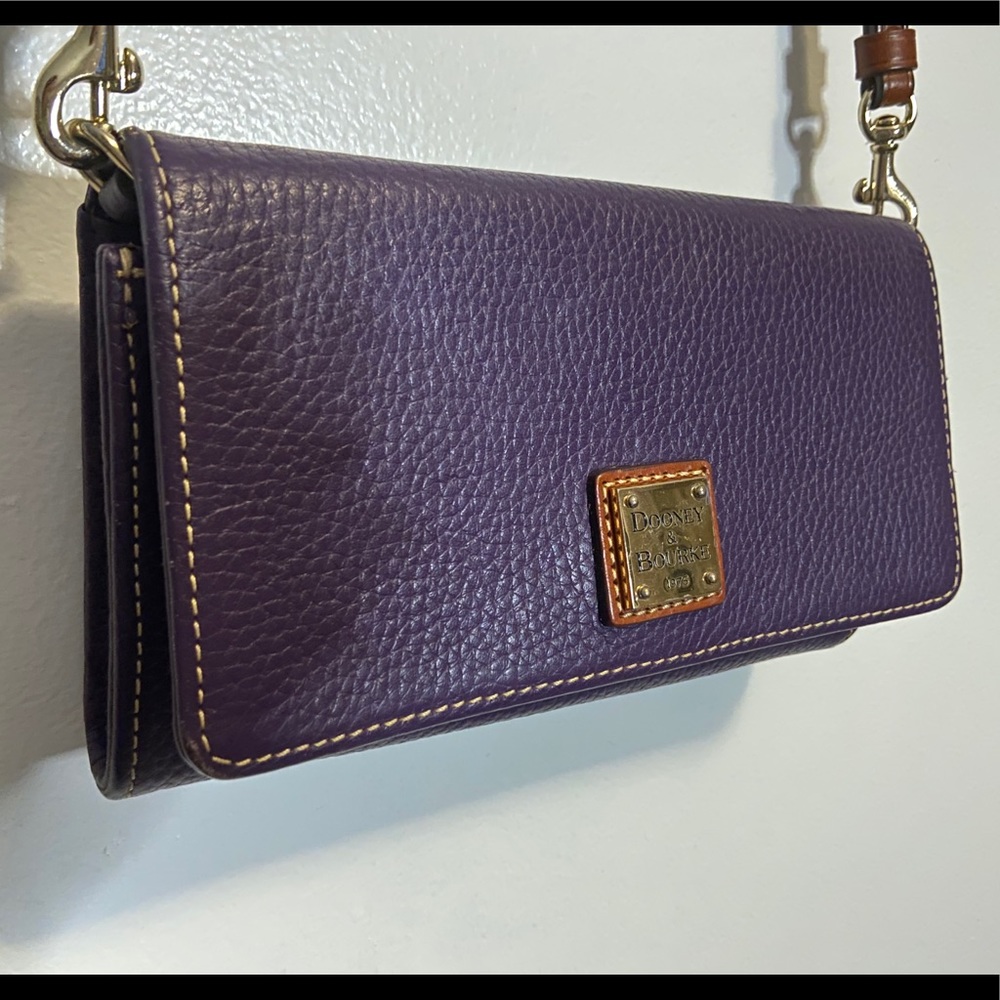 Dooney and Bourke Crossbody wallet. GUC